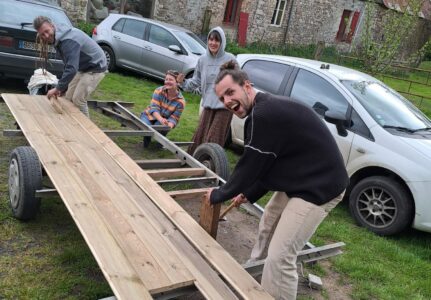 Chantier collectif : remorque rénovée